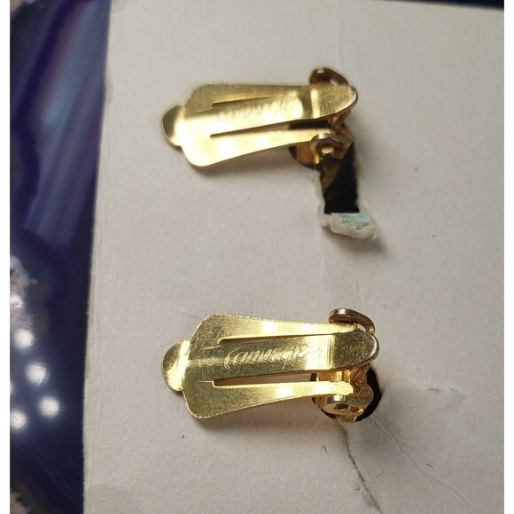 VTG Rare Hattie Carnegie Coral and White Stone Brooch and Clip-on Earrings Set - Picture 11 of 15